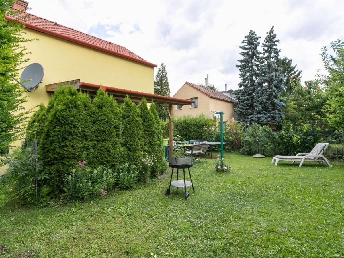 Lively Holiday Home In Wien With Private Garden ภายนอก รูปภาพ