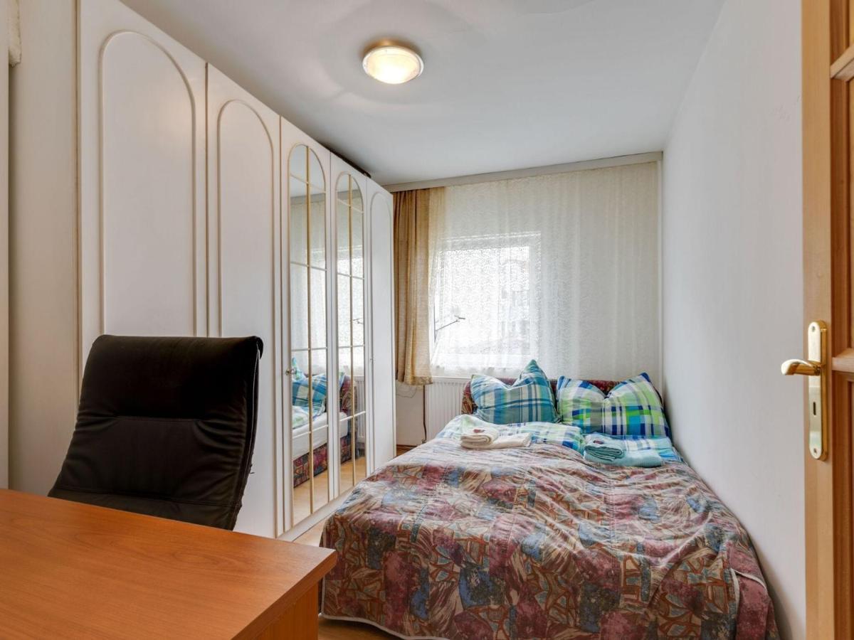 Lively Holiday Home In Wien With Private Garden ภายนอก รูปภาพ