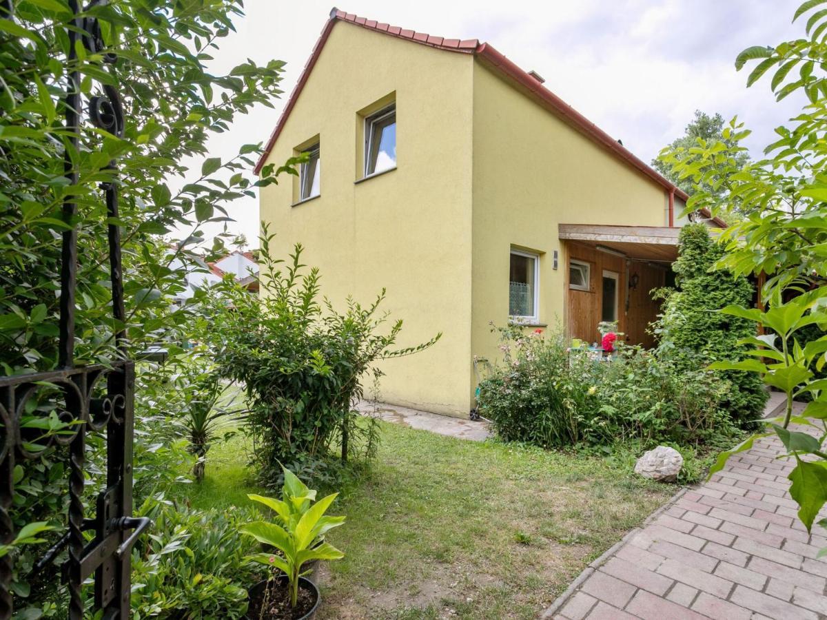 Lively Holiday Home In Wien With Private Garden ภายนอก รูปภาพ